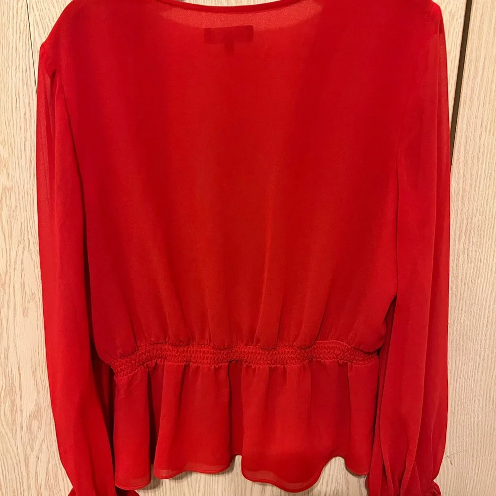 Red blouse - Picture 3 of 7